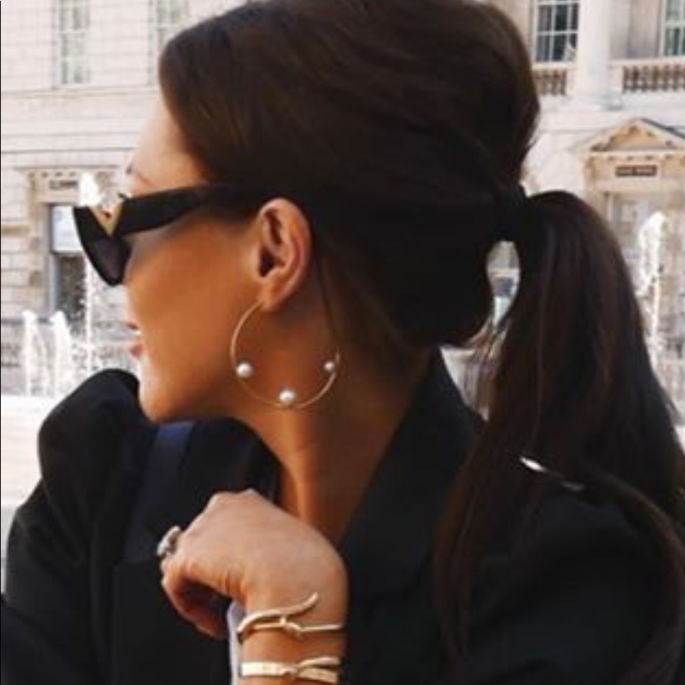 NEW! Hoop earring with pearls. Comes in a box.